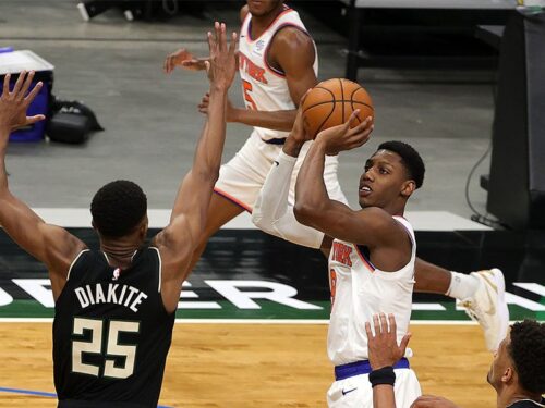 The Knicks defeat the Bucks 96-102