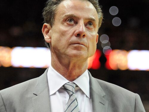 Rick Pitino shares his phone number during the Knicks game