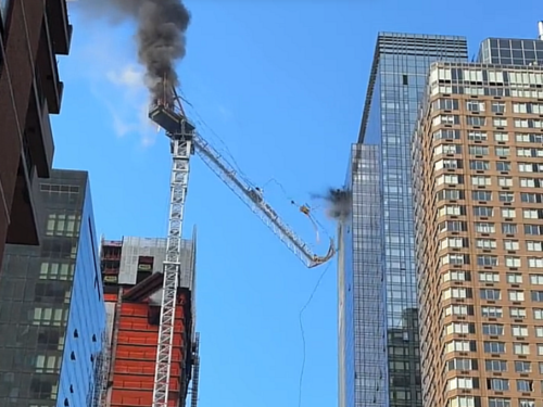 Panic in Manhattan, crane catches fire and collapses from a skyscraper: six injured